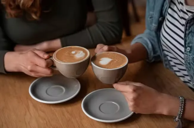 Inovação no setor cafeeiro: Negócios apostam em rodízio exclusivo e café enlatado para conquistar consumidores