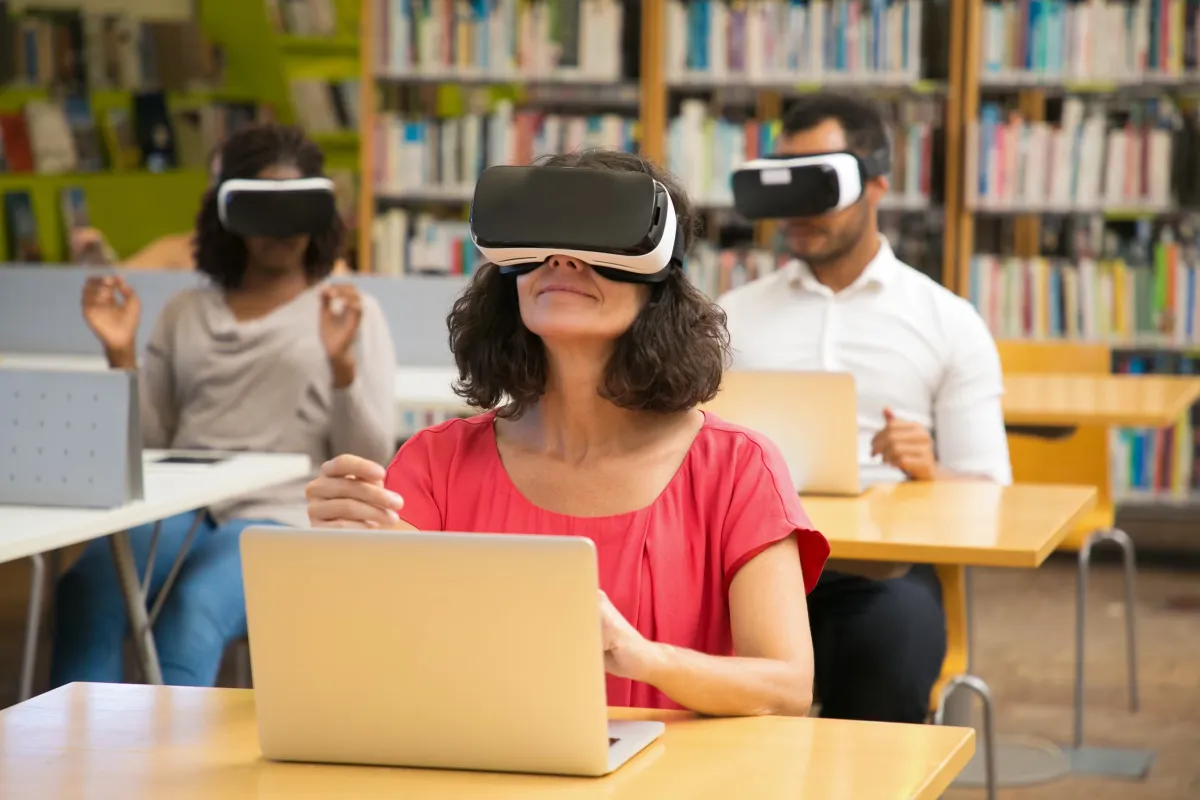 Mais de 80% das franquias de educação já usam IA, mas desafio agora é gerar resultado, diz estudo