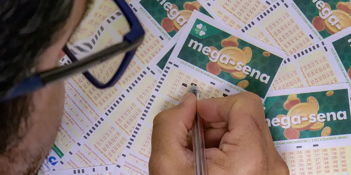 Mega-Sena acumula e prêmio vai a R$ 230 milhões; veja os números