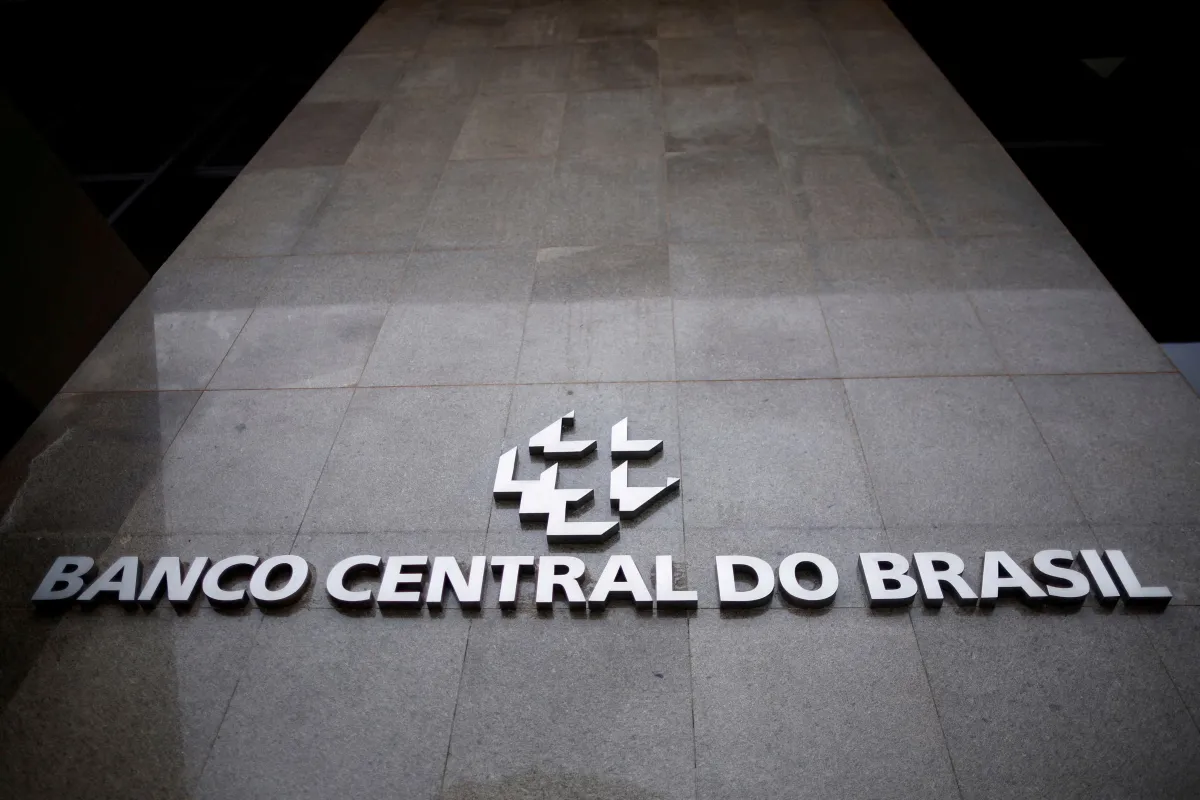 Banco Central passa a exigir autorização prévia para ofertar crédito a clientes com risco de endividamento