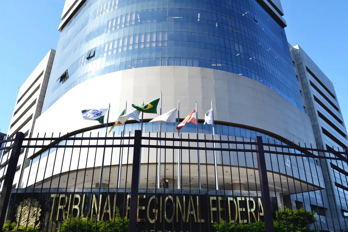 Falhas graves no PHP levam Anatel e tribunais a suspenderem sistemas